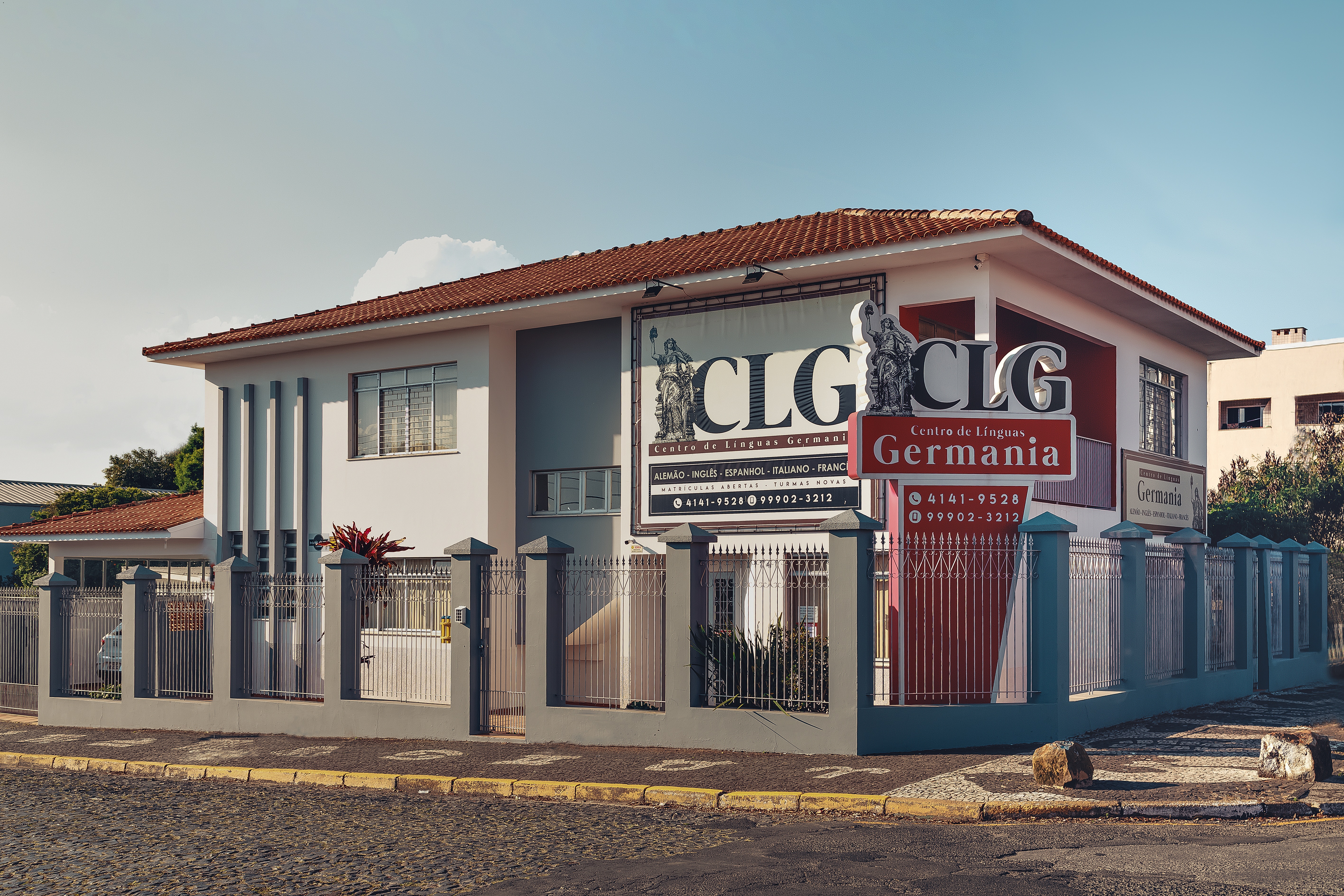Centro de Línguas Germania - Nossa Escola